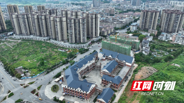 【红网时刻】临武县：湖湘商贸临武广场项目首张不动产权证成功核发