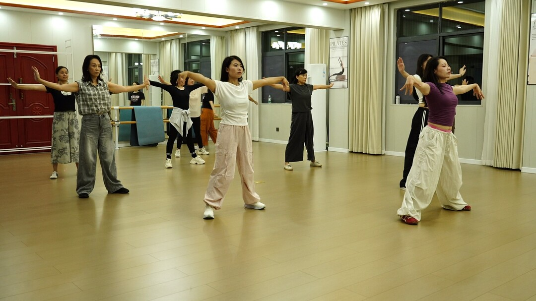 持续深化“六大新行动” 全面彰显“七个新担当”｜临武县总工会：公益培训火热开展  职工乐享“工惠”时光