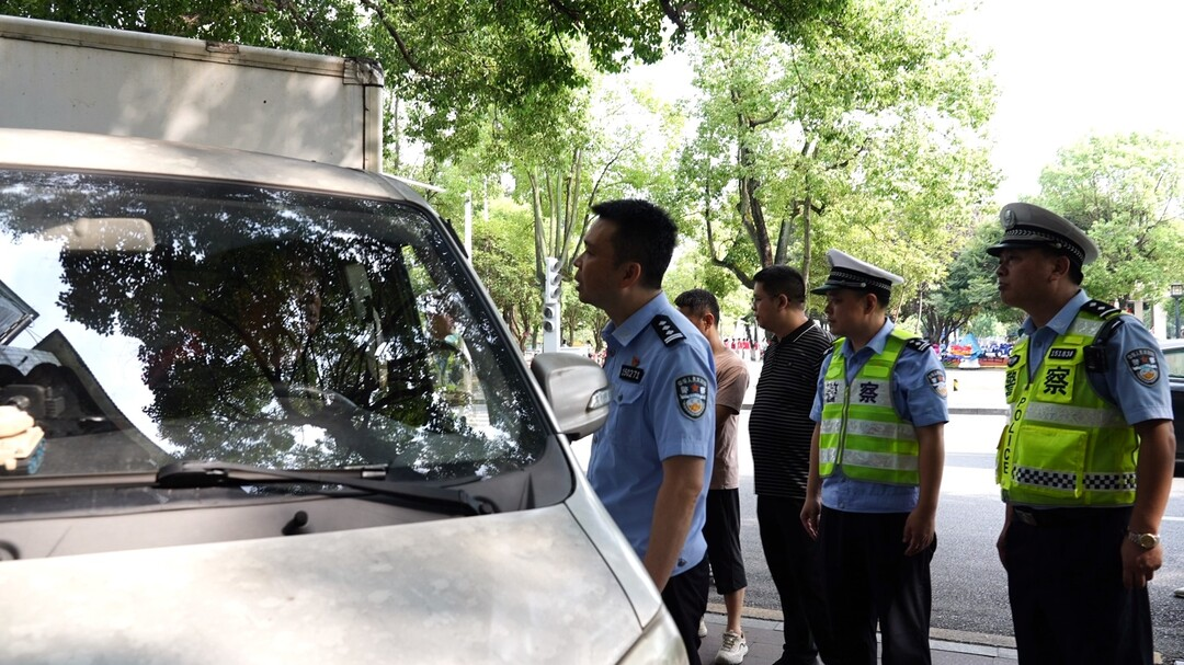 临武县开展占道经营与违停专项整治