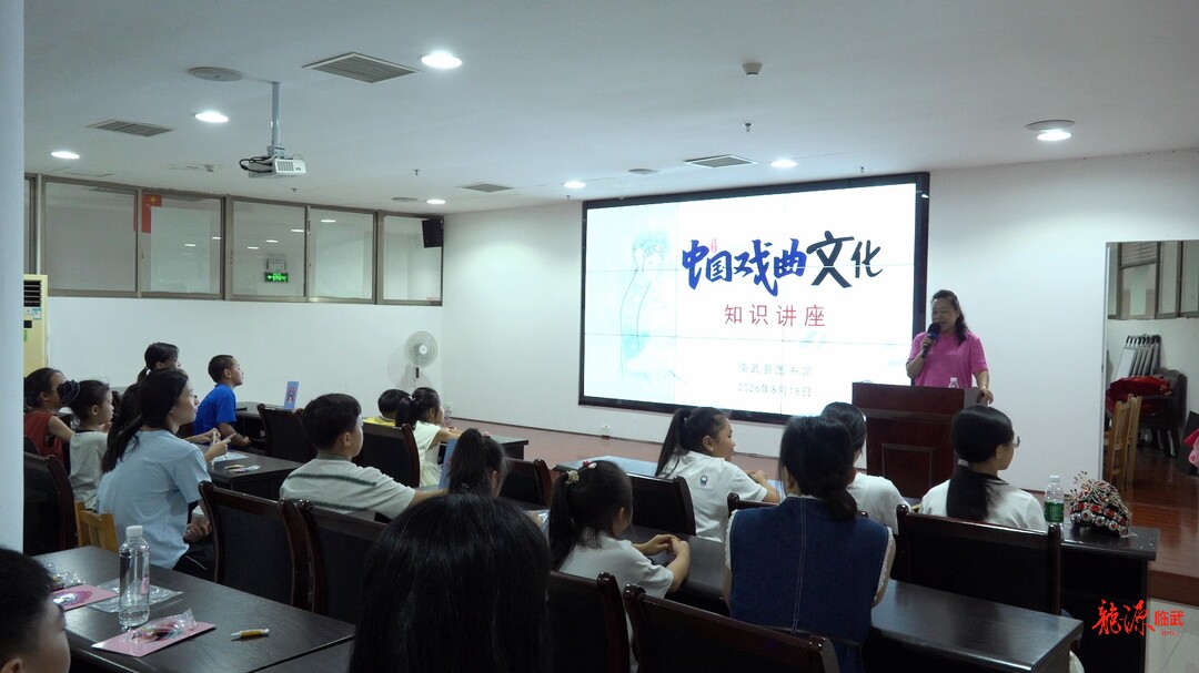 临武县图书馆：学戏曲 画脸谱 孩童暑期乐享国粹