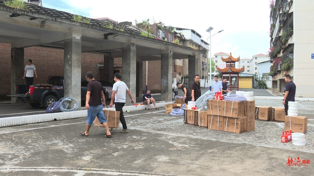 中华财险临武县支公司向我县捐赠40台抽水设备