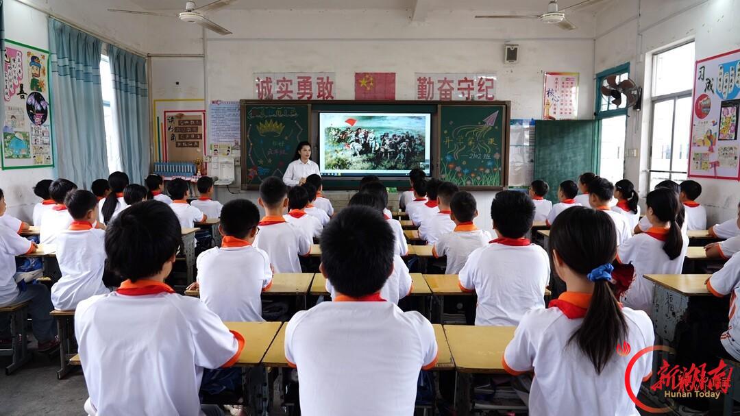【新湖南】临武：红色歌谣润童心 长征精神启新程