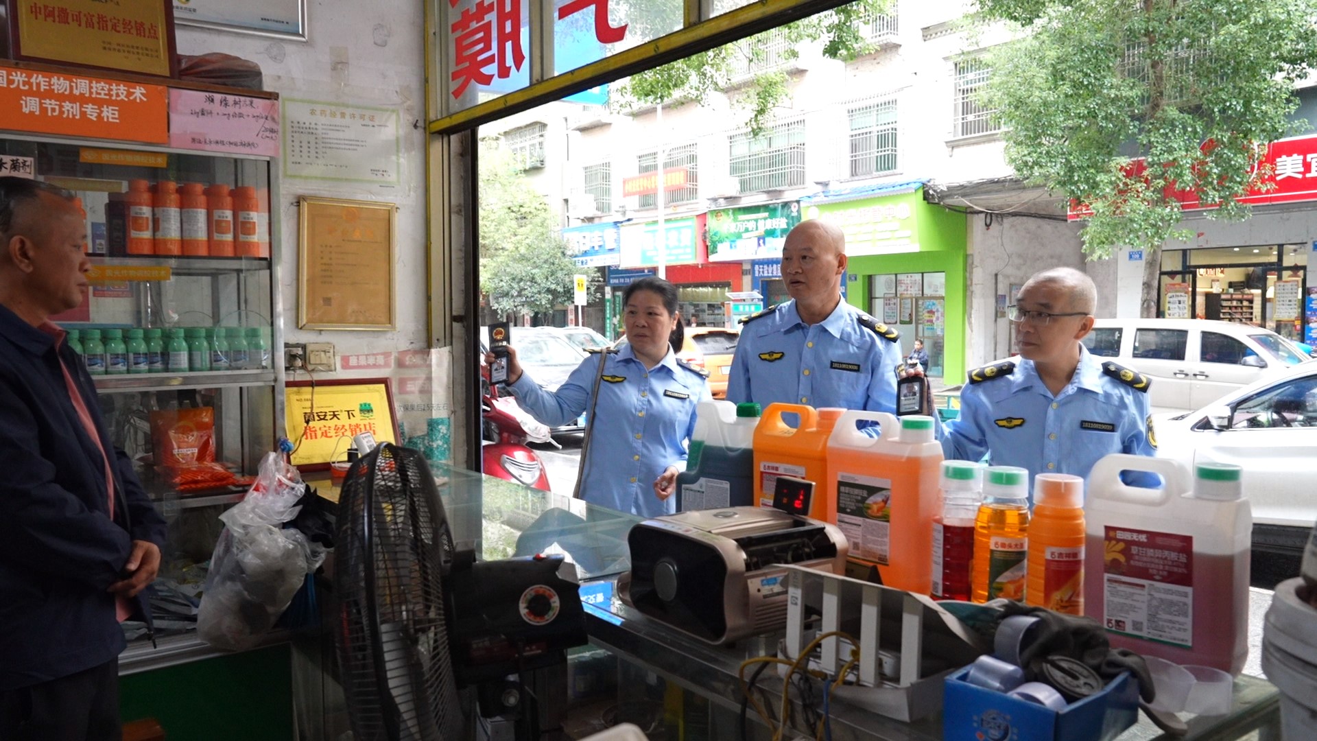 临武县农业农村局开展禁限用农药专项整治行动