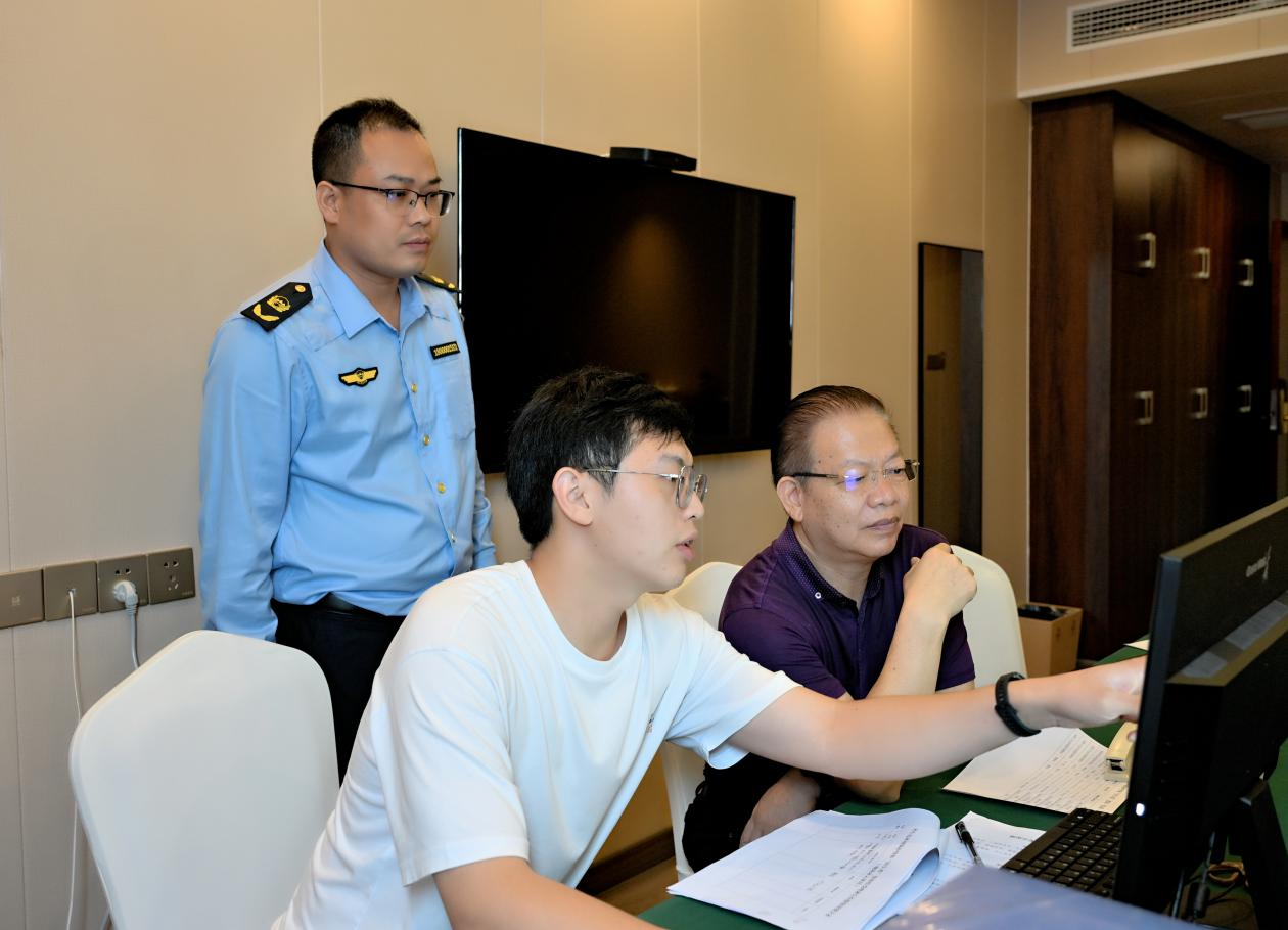 省第四生态环境保护督察组组长唐道明一行看望慰问信访工作人员