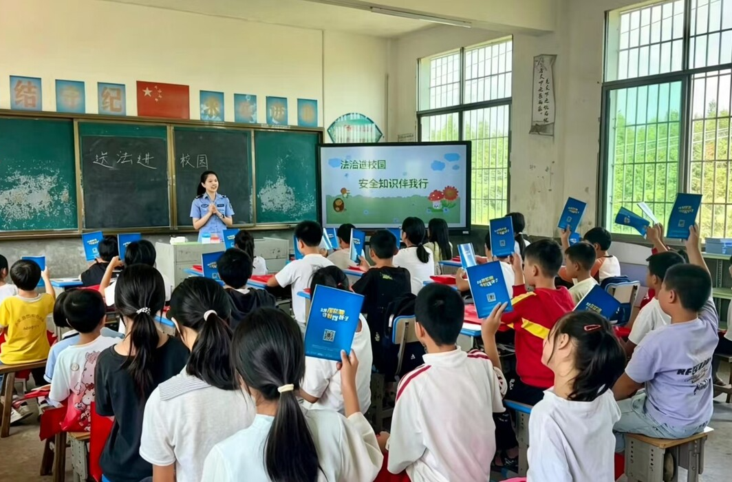 图片新闻｜法治进校园 安全伴我行