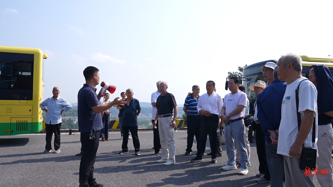 临武县组织老干部实地观摩重点项目