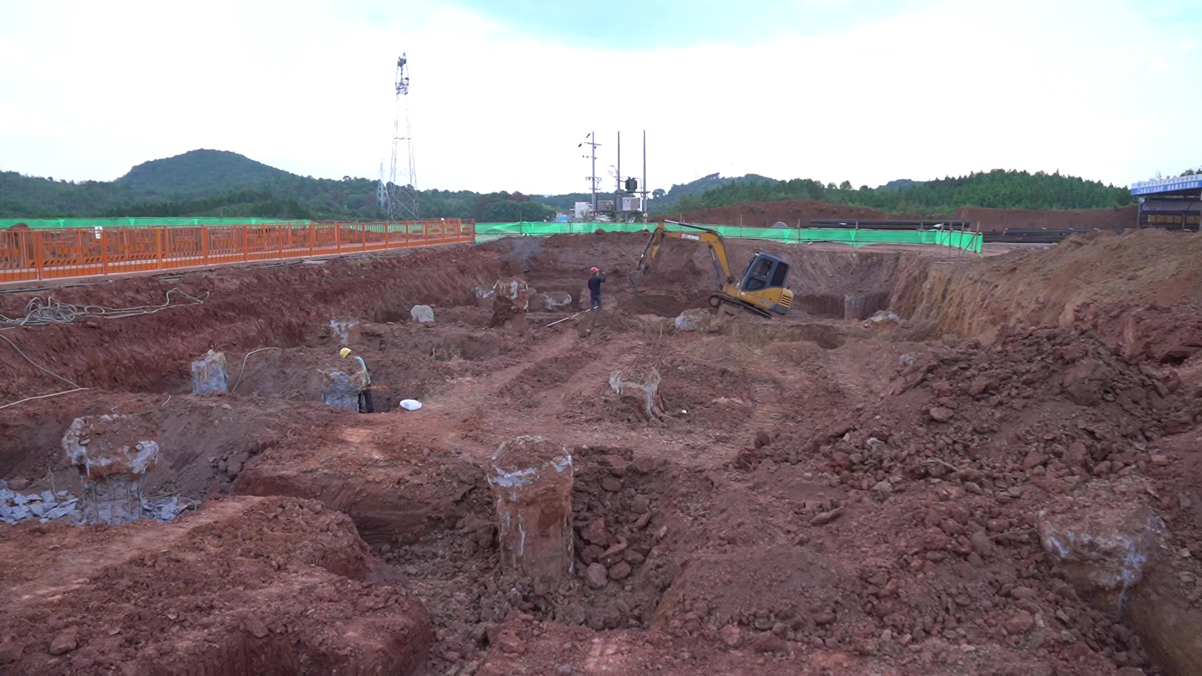 国庆假期施工忙  重点项目建设“不打烊”