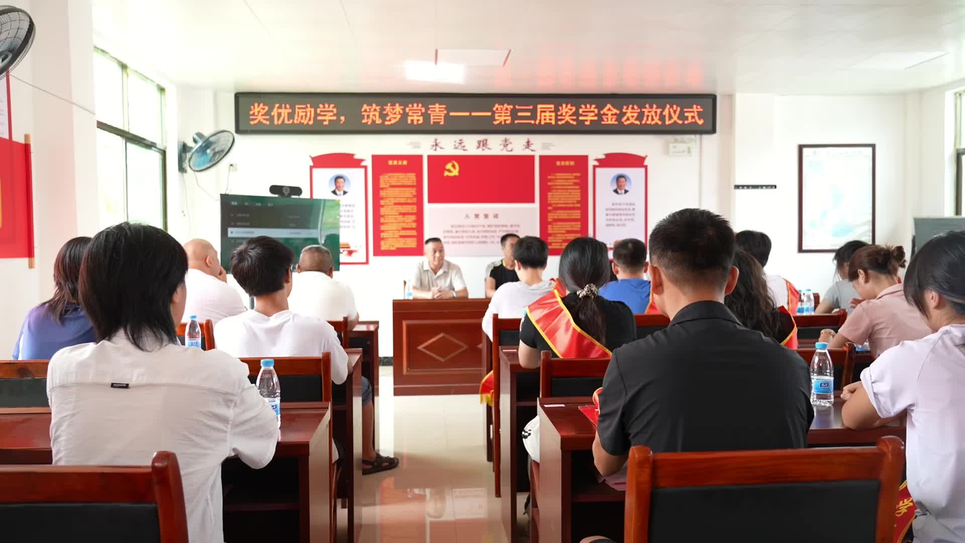 花塘鄉(xiāng)：鄉(xiāng)村教育基金會(huì)點(diǎn)亮學(xué)子求學(xué)之路