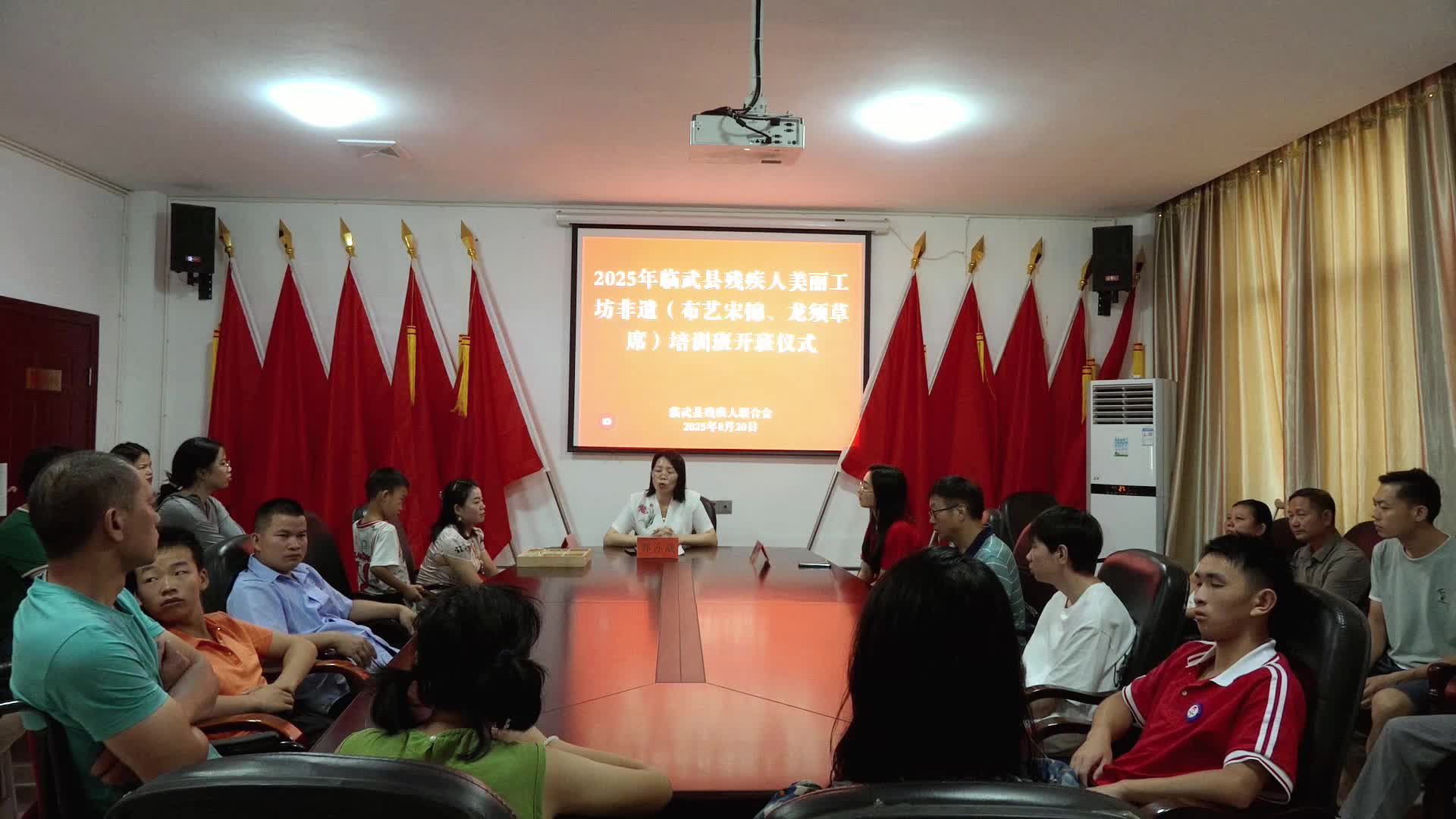 临武县残联非遗培训班开班 传承非遗促就业