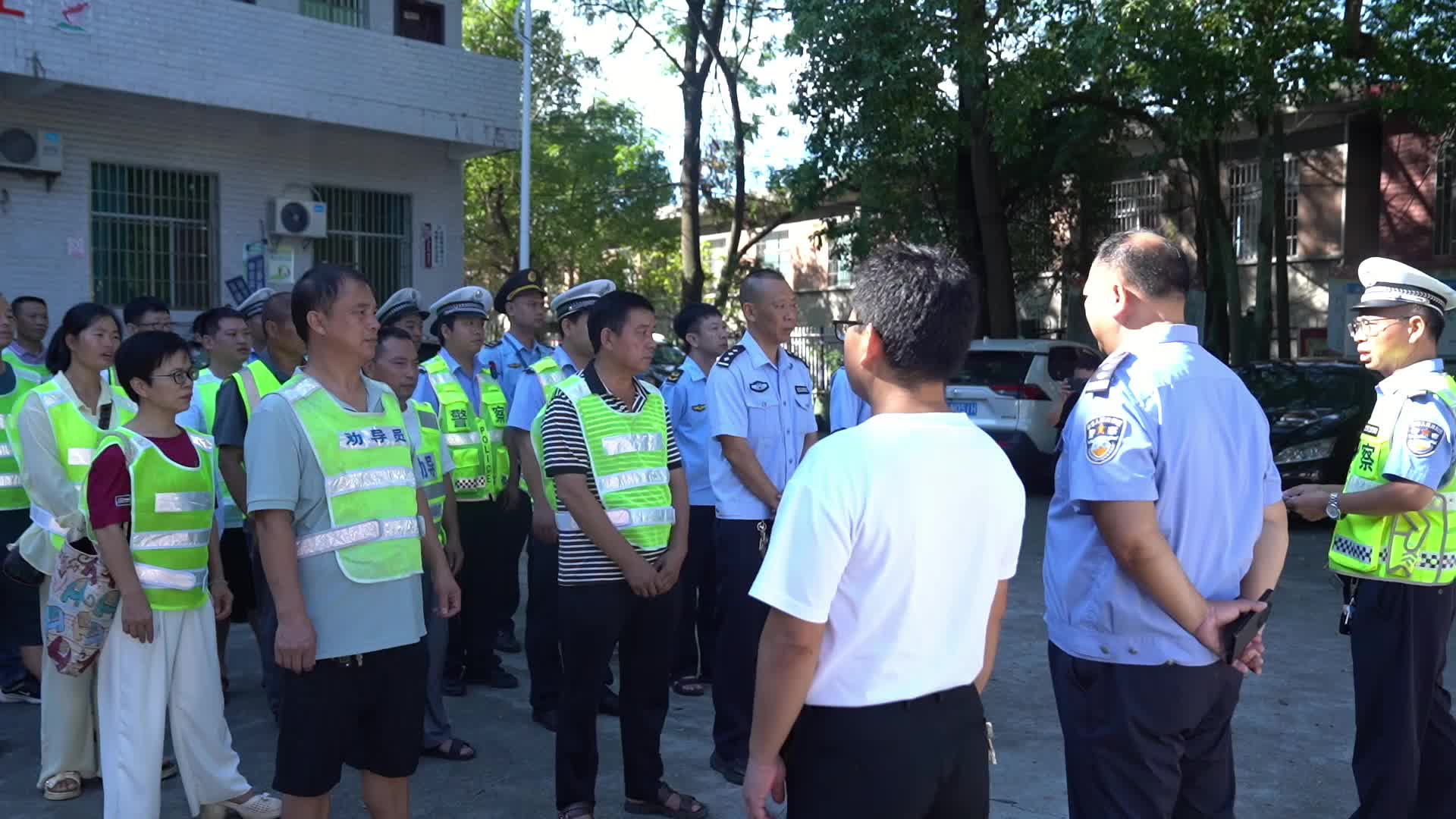 临武县开展2025年道路交通安全第九次联合执法及宣教行动