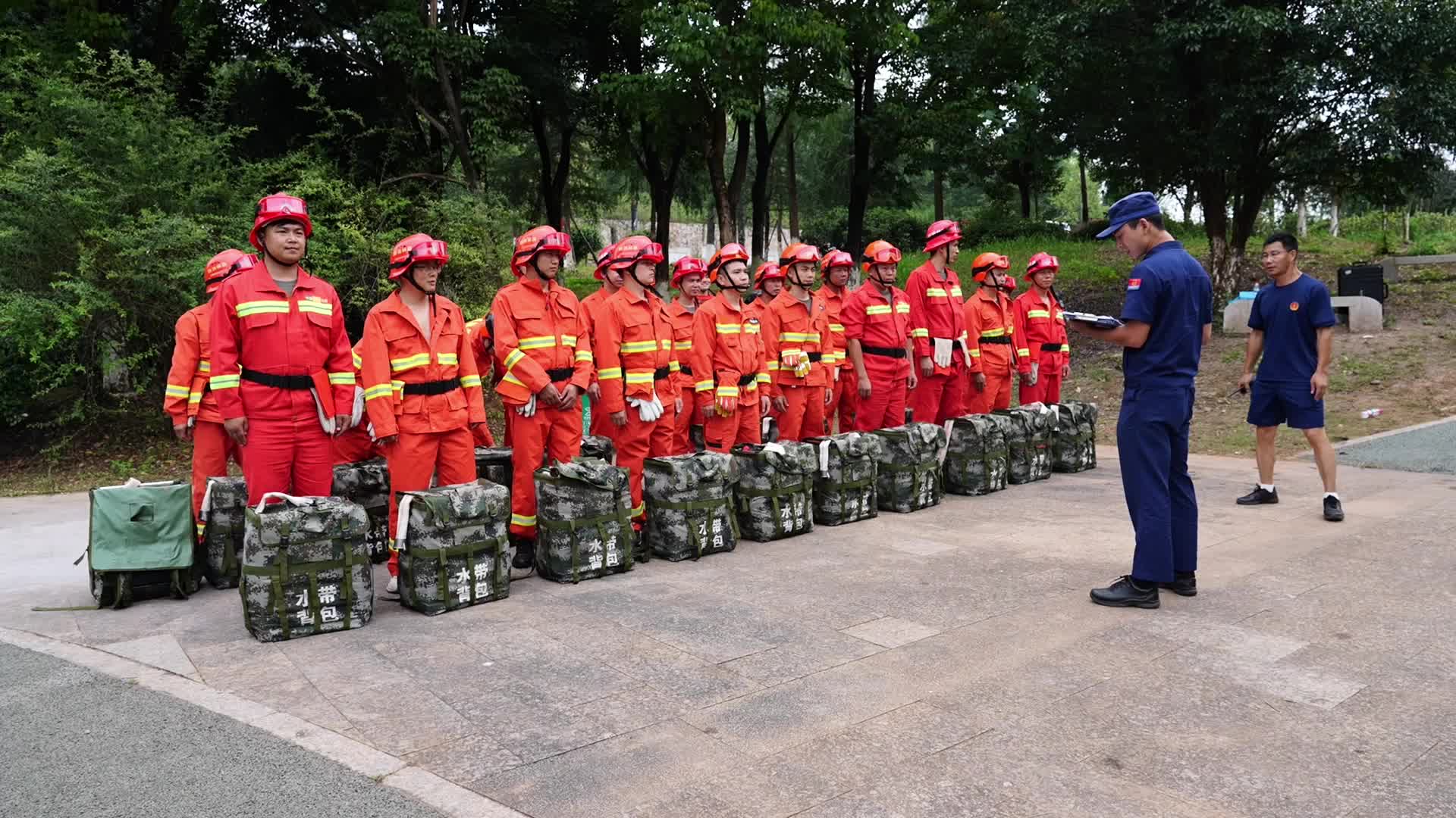 省应急管理厅考核组到临武县开展森林消防队伍扑救能力实测实训考核