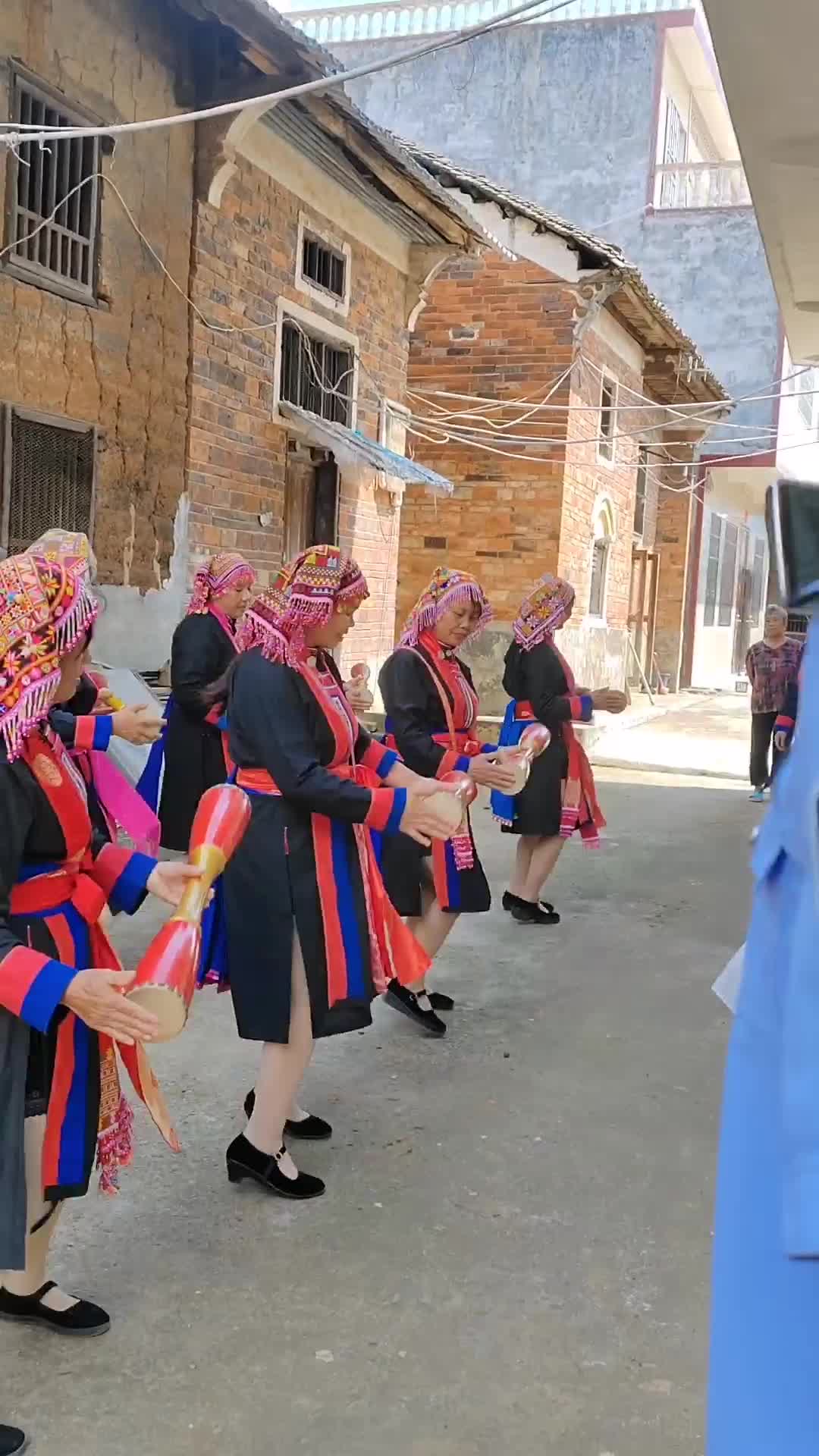宜临两地瑶胞联谊“嗨”翻天