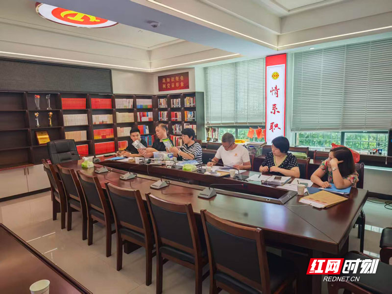 【红网时刻】临武县纪委严督“送清凉”行动 暑季关爱逾千人