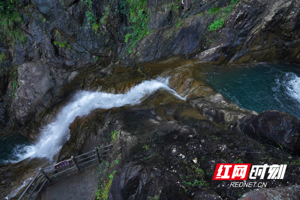 【学习强国】大美湖南·每日一景丨郴州市临武县：悬泉飞瀑滴水源