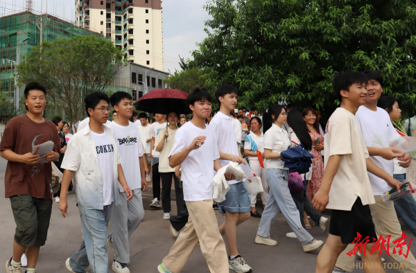 【新湖南】直击高考丨临武：锥处囊中芒可现