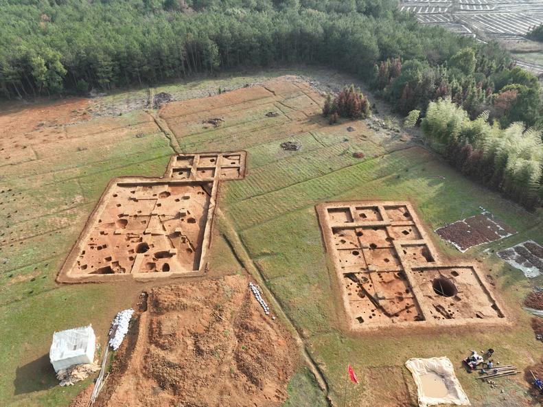 【新华网】Wooden slips dating back over 1,700 years unearthed in central China