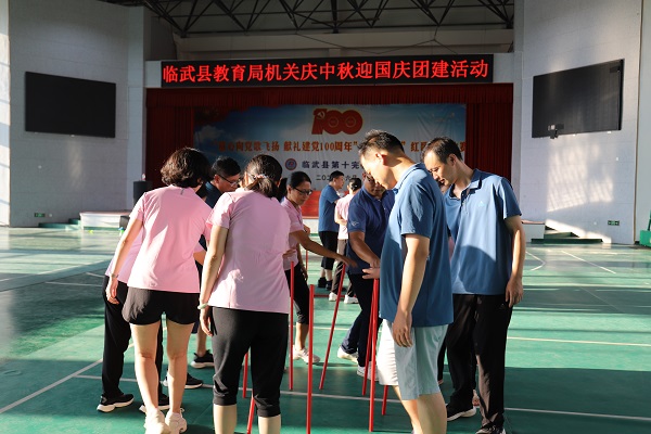 县教育局：甘为孺子育英才 共祝月圆家国好