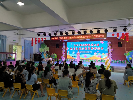 县教育局：巧手蕴匠心 展评促教研