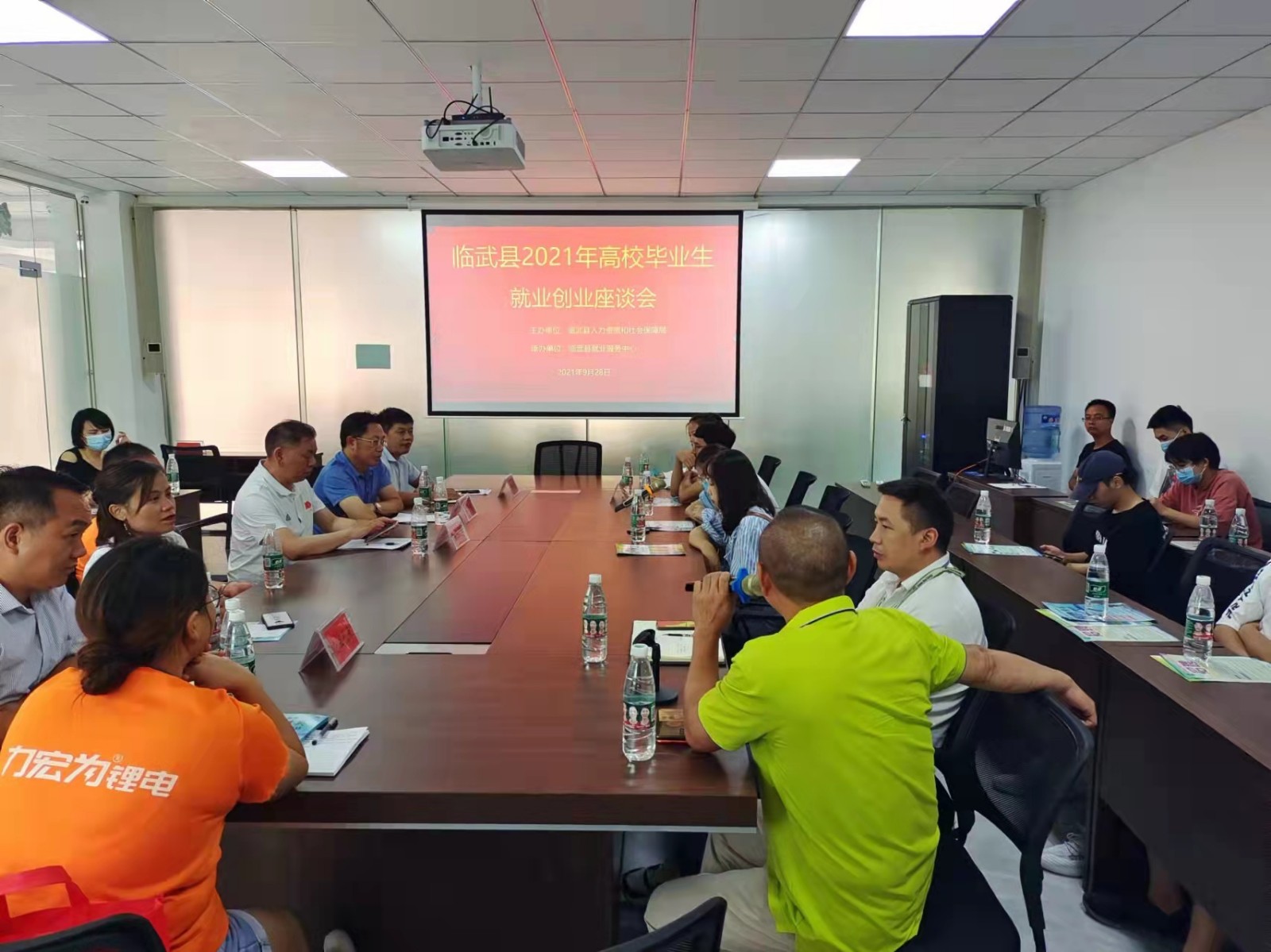 我县召开高校毕业生就业创业座谈会