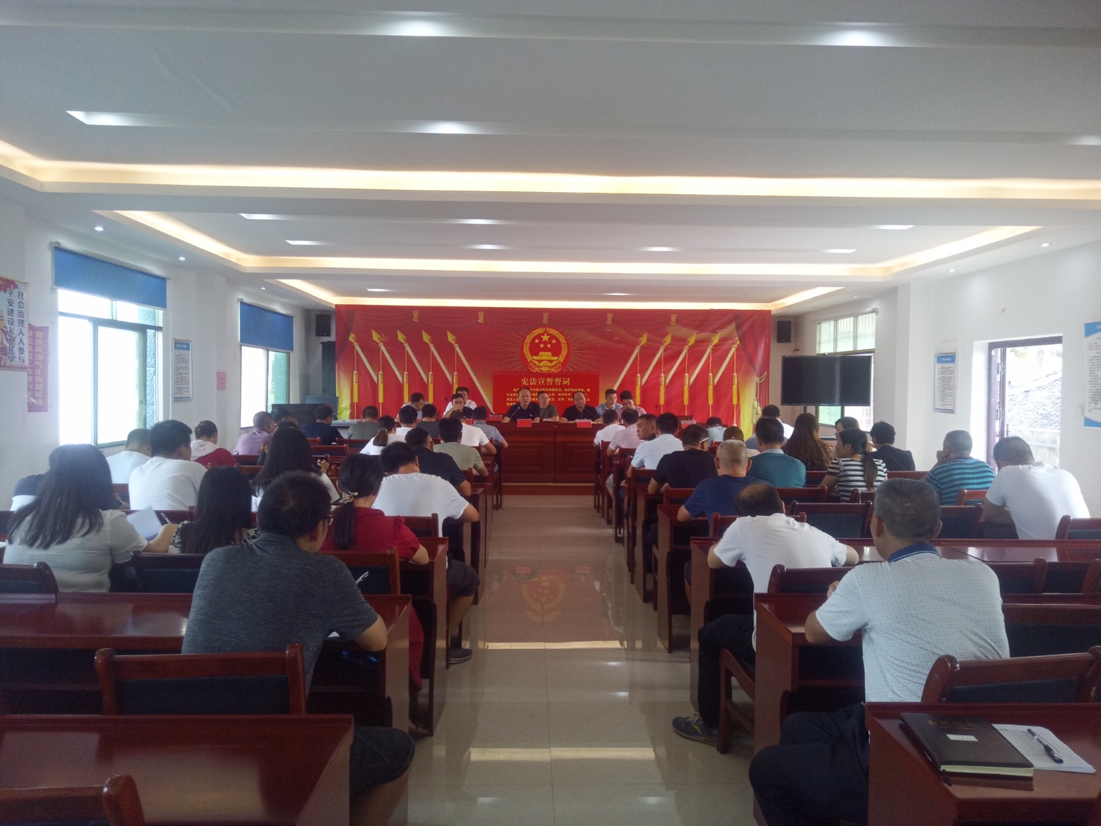 镇南乡学习传达市第六次党代会精神
