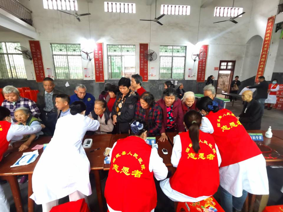 我为群众办实事 | 县人民医院：现场接诊及时救治暖人心