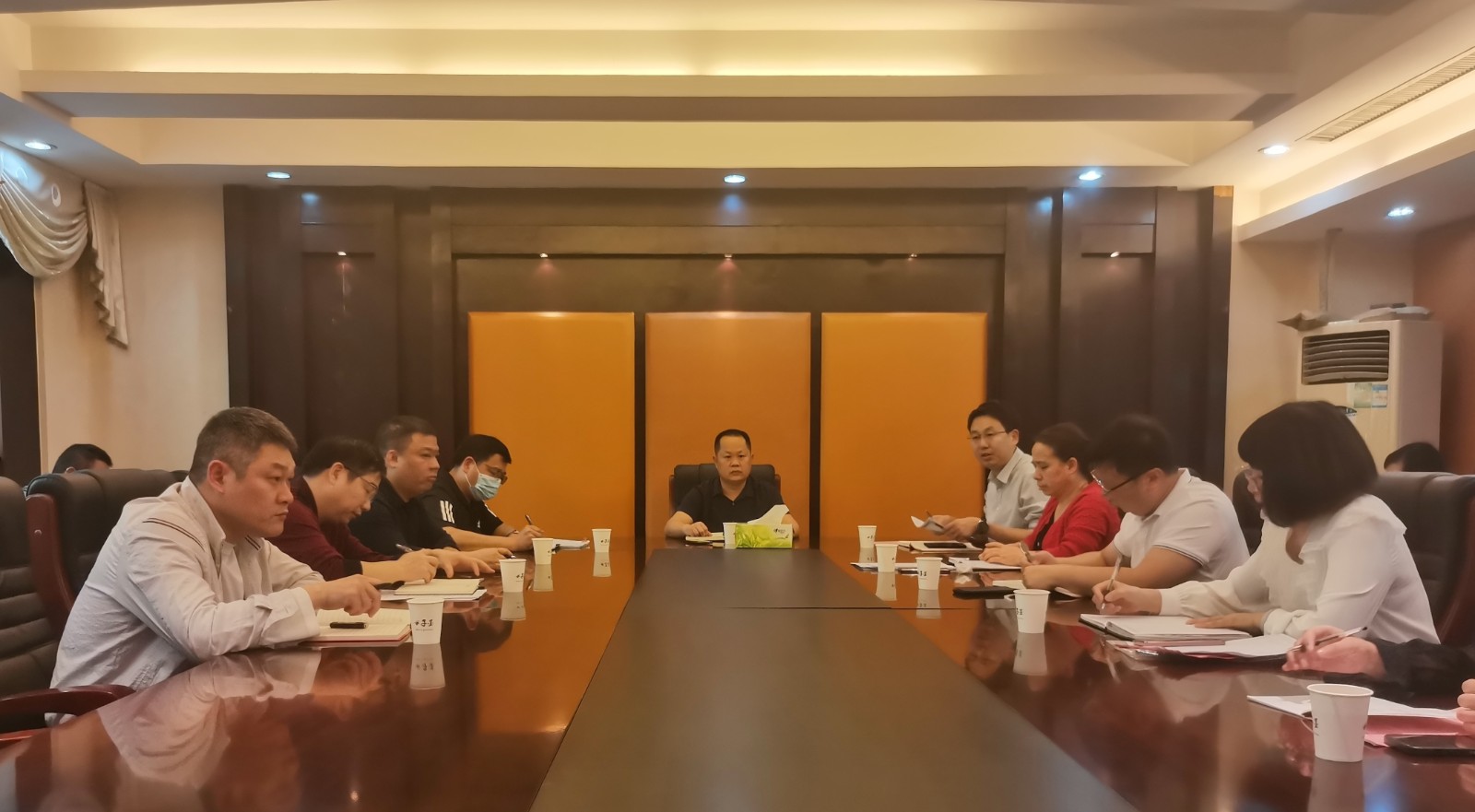 王雄调度第四网格疫情防控工作
