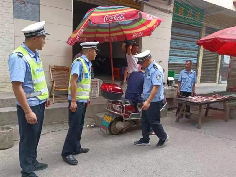 整治交通问题顽瘴痼疾丨西瑶乡：集中停放保人车分流
