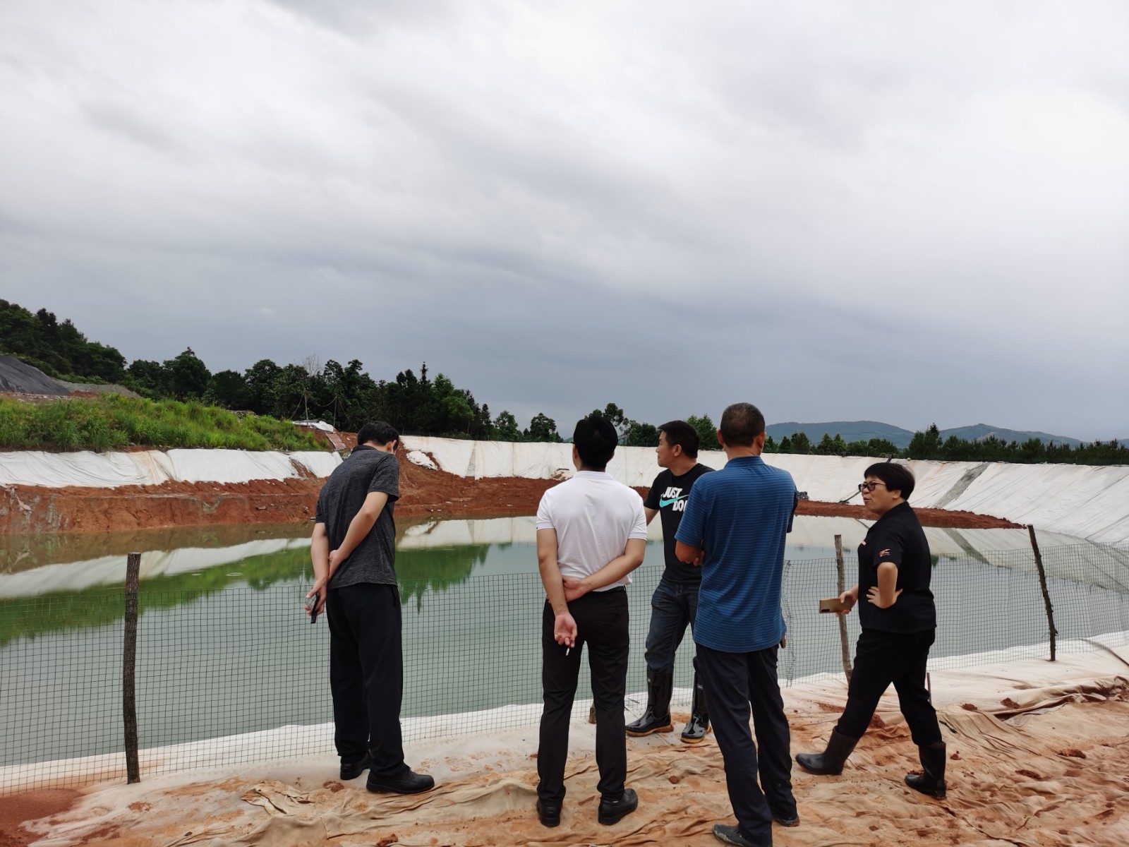郴州市生态环境局专家到临武调研尾矿库建设工作