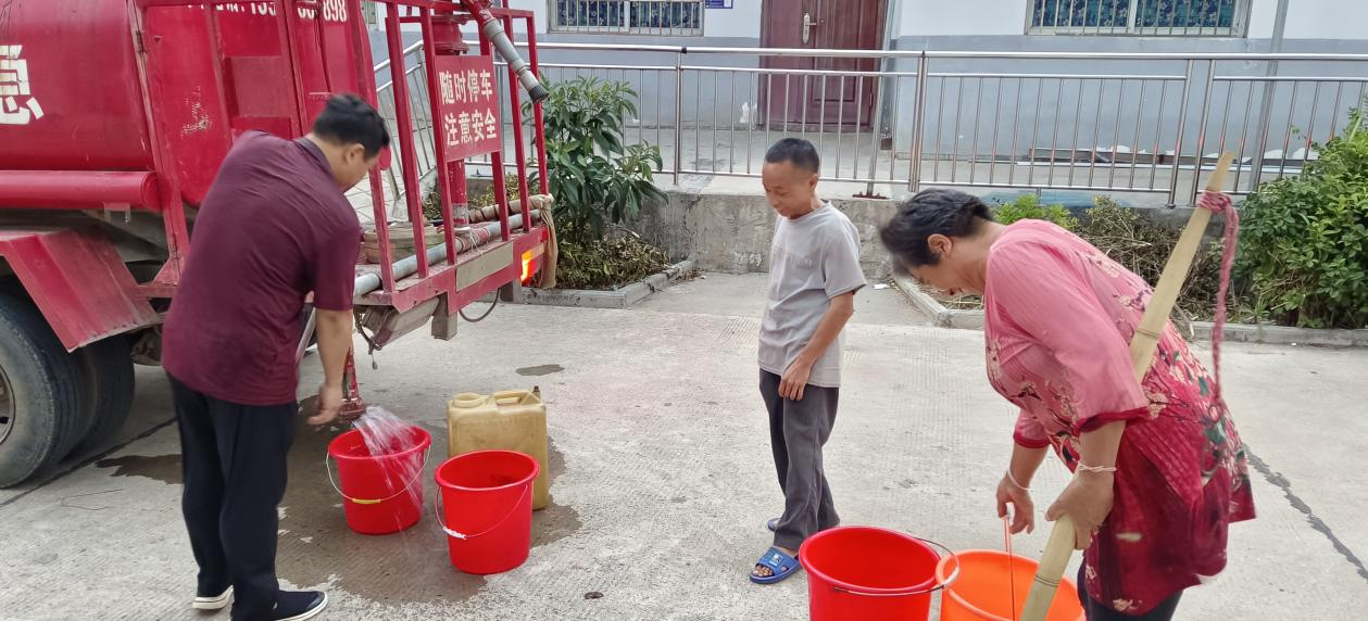 抗旱情 保民生 | 万水乡：兄弟乡镇携手送水送温情