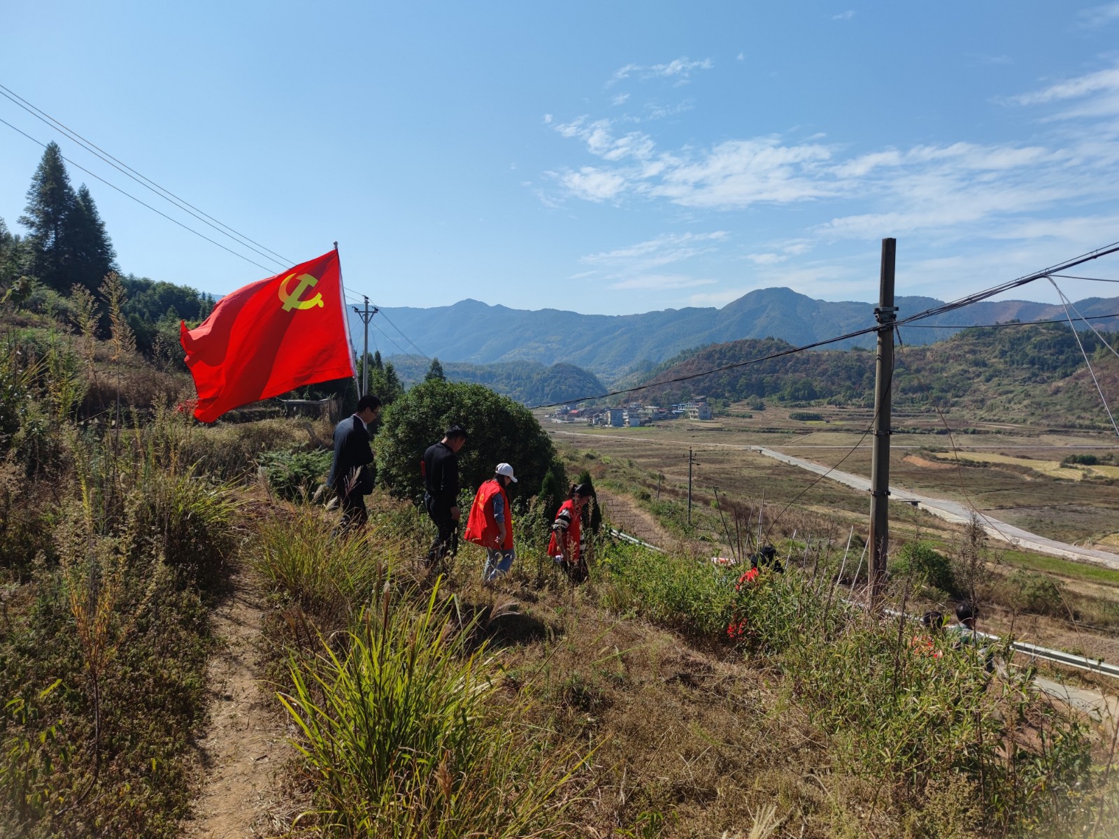 西瑶乡：“党员红”守护“山林绿”