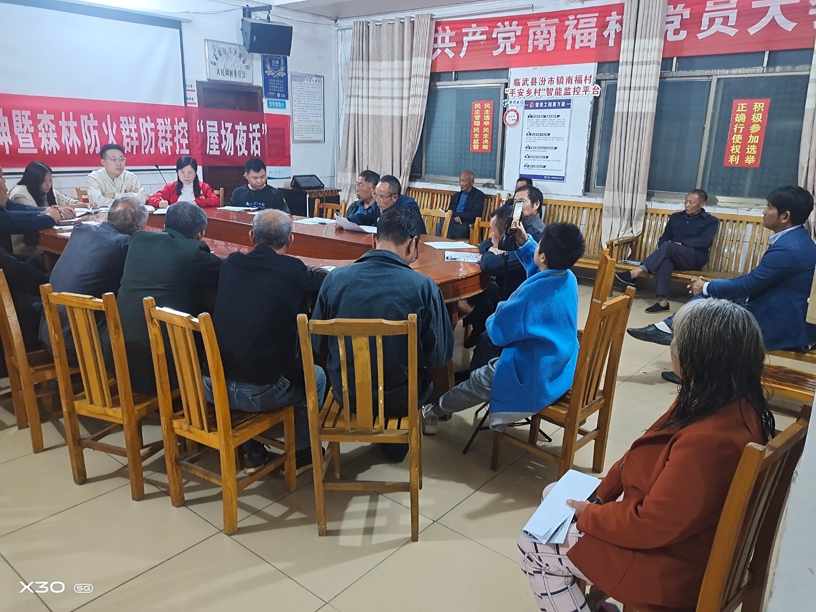临武县医保局：“屋场夜话”融洽干群关系