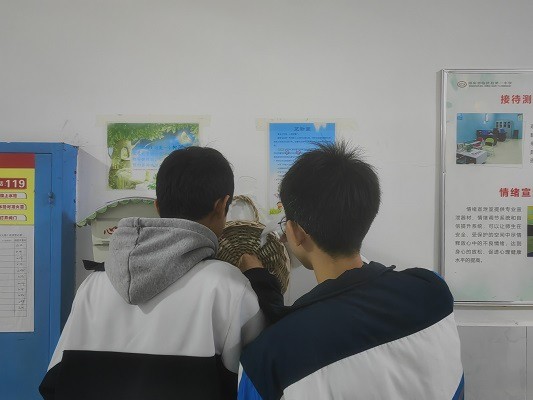 临武一中：携手“互助篮” 同走健康路