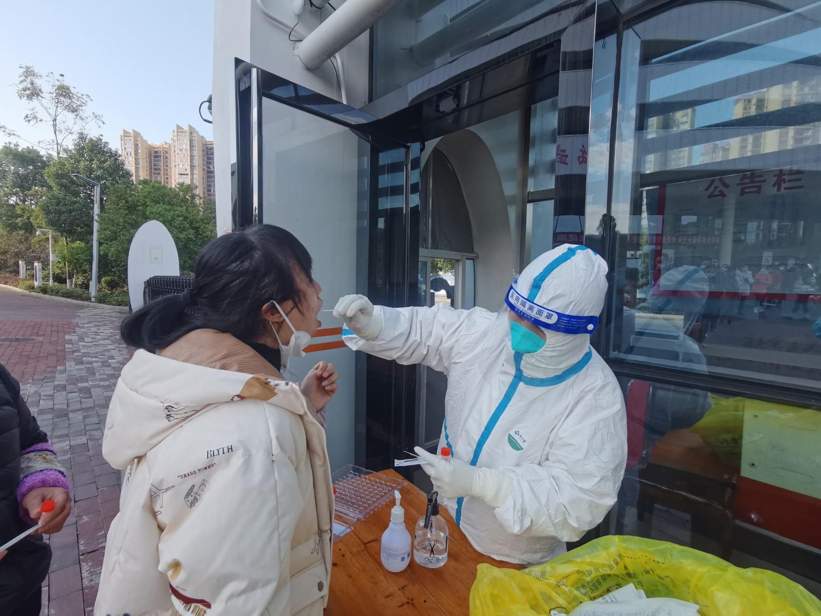 临武县人民医院开展团体上门核酸检测服务