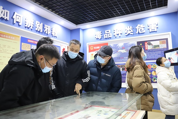 临武县教育局：禁毒教育同步走 师生队伍两手抓
