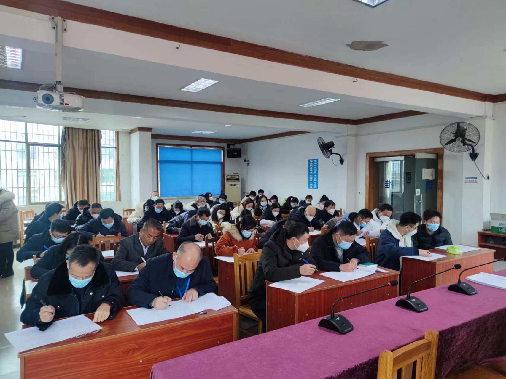 临武县人社局：知识测试助力党的二十大精神入脑入心