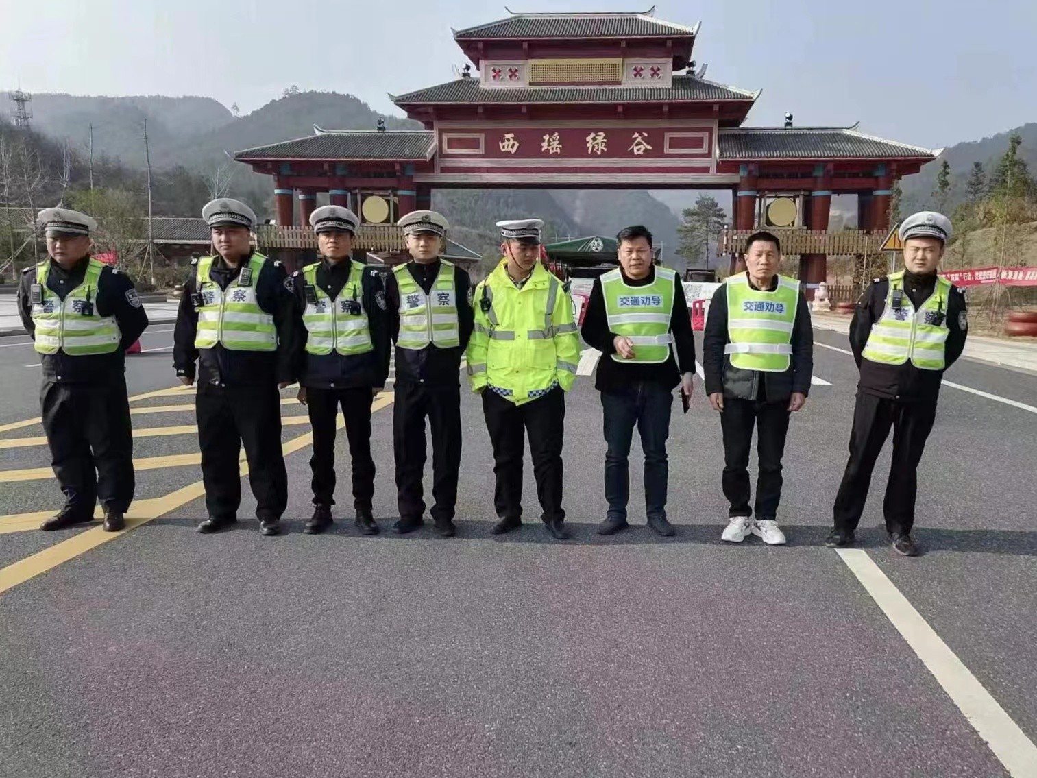 整治交通问题顽瘴痼疾 | 西瑶乡：联合执法保游客出行安全