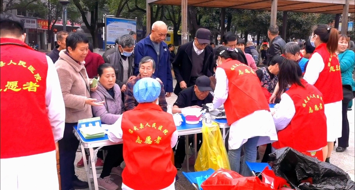 临武县人民医院：“展时代风采 学习雷锋献爱心”