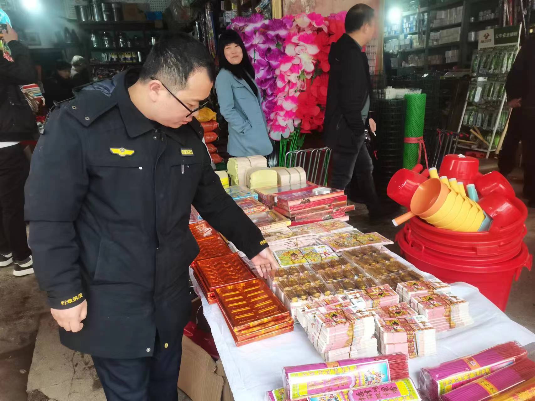 临武县多部门联合开展清明节前烟花爆竹打非治违专项行动