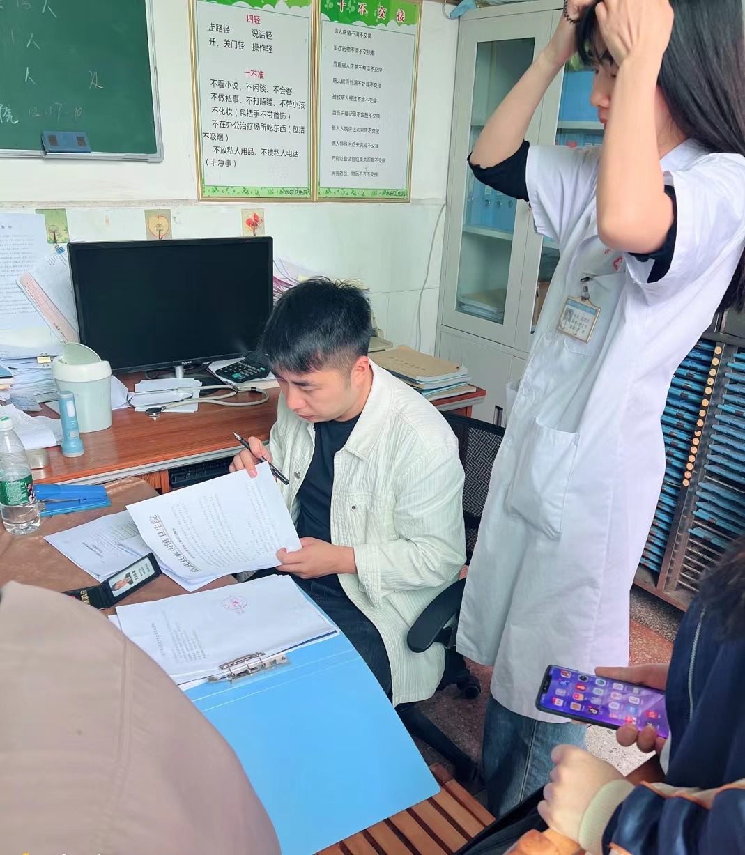 打好“发展六仗”｜郴州市生态环境局临武分局排查整治一级医疗机构污水处理问题