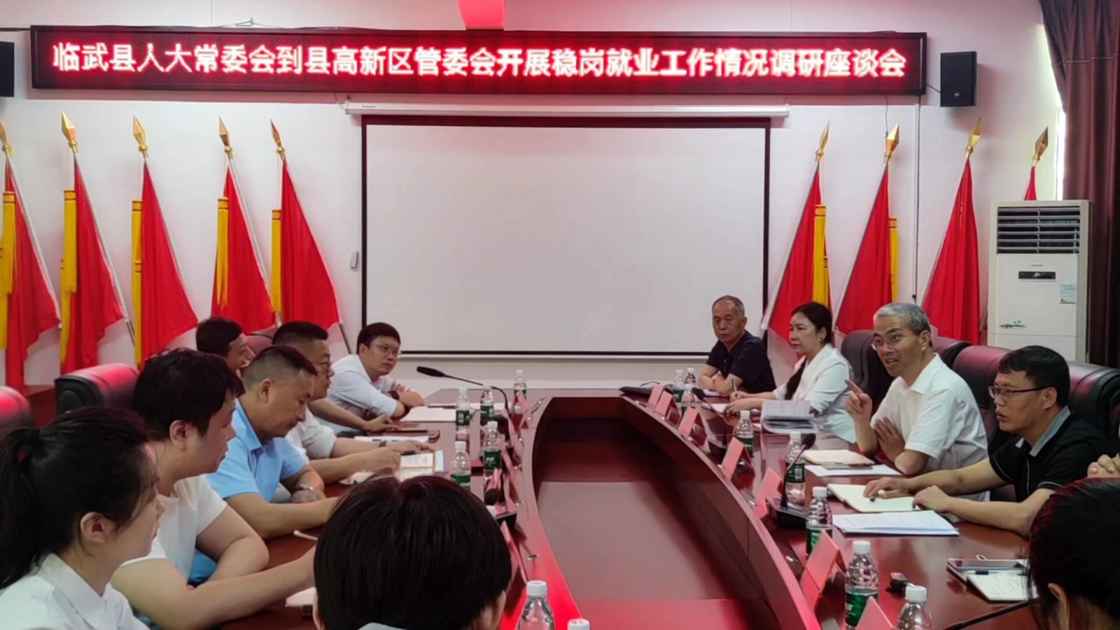 临武人大：牵线搭桥促校企合作