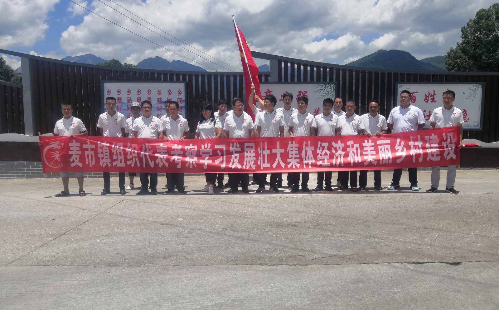 麦市镇人大组织代表外出考察学习