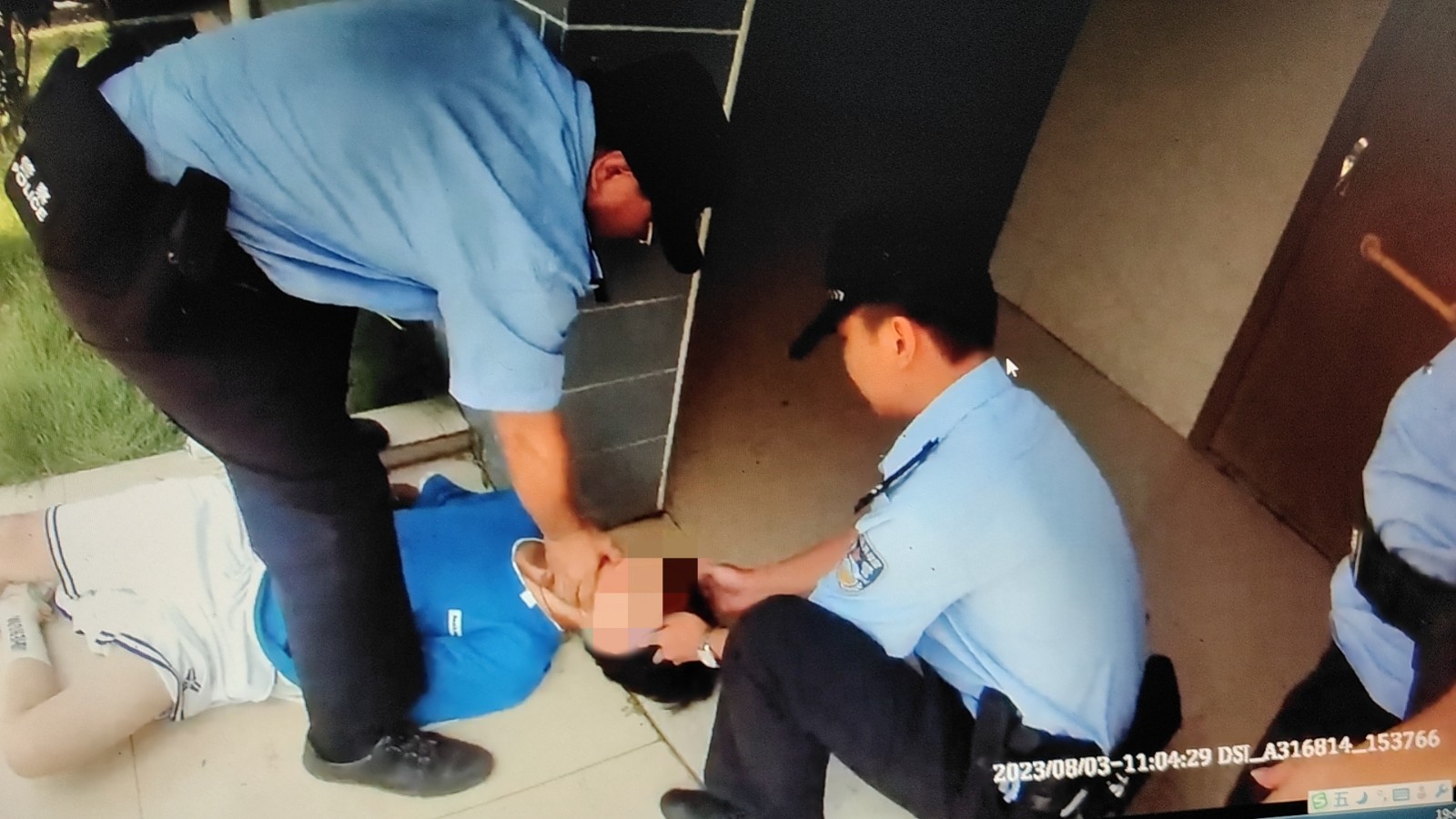 点赞！临武公安民警紧急救助一晕厥少女