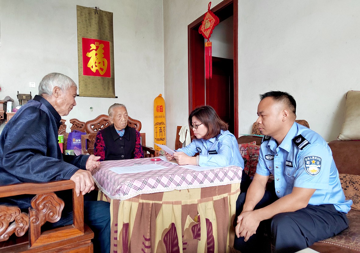 “容错受理 一次办结”上门公证解民忧