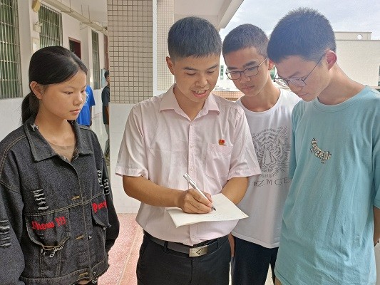 文艳华：以爱串联解密教育