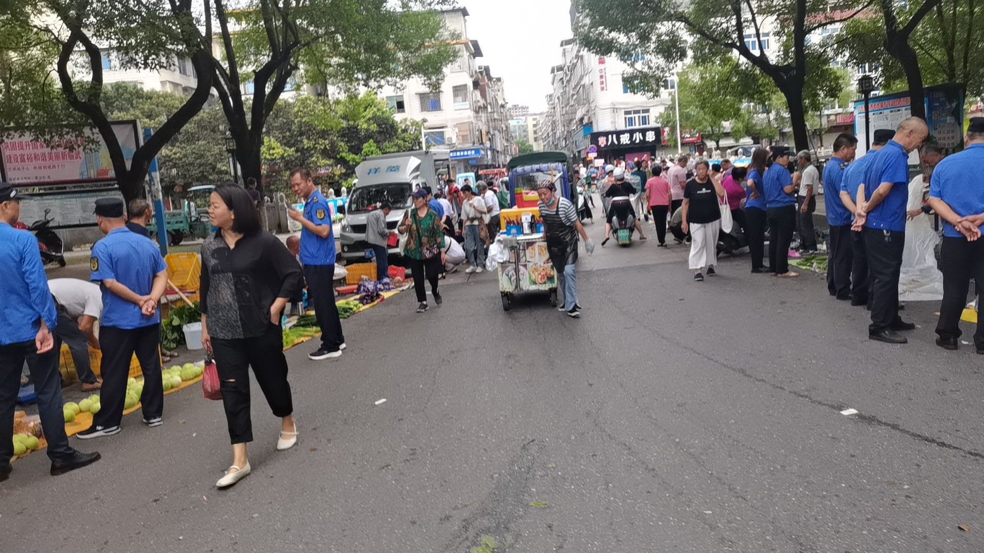 巩卫进行时｜临武县城管局：整治市容市貌提升城市“颜值”