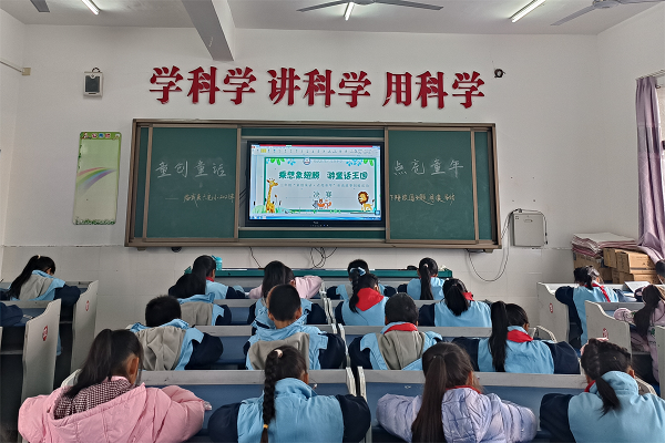 临武县六完小：童心创童话 书香润童年