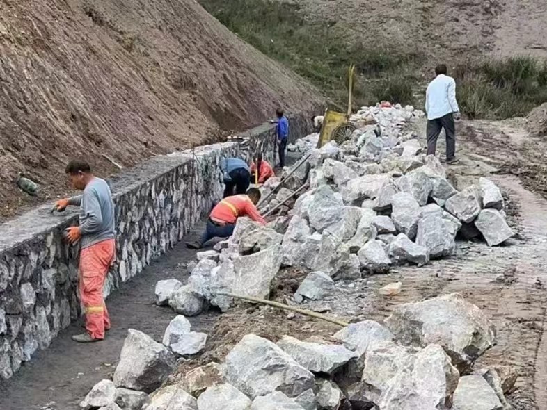 镇南乡：冬修水利！营造良好的河道沟渠管护环境