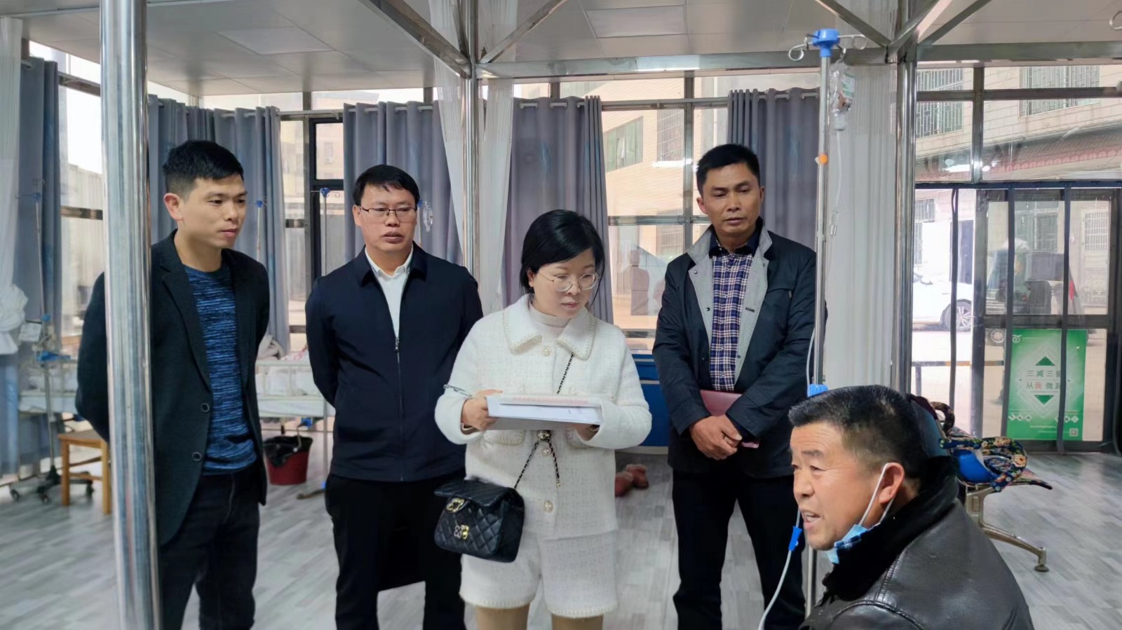 麦市镇：发挥代表作用 让群众有“医”靠