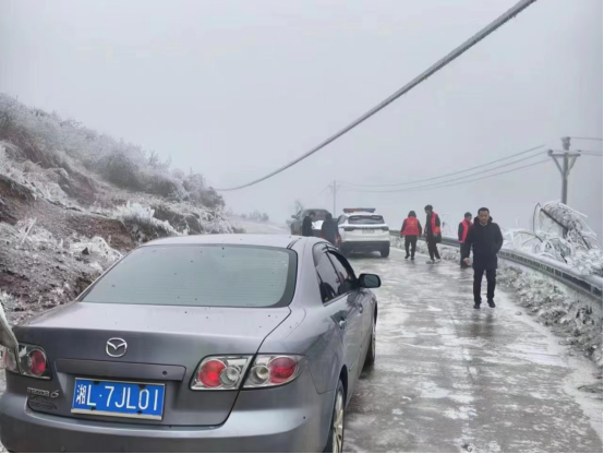图集 | 水东镇：顶风冒雪战寒潮保运行