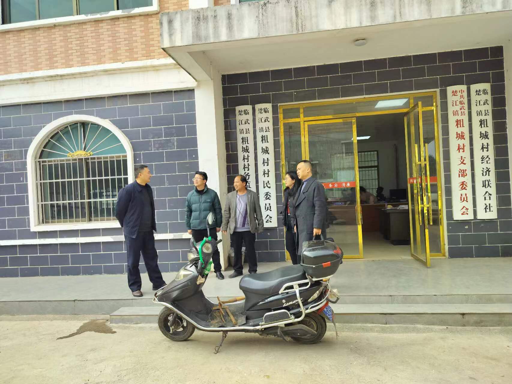 临武县人社局：招工分队下基层 就业信息送上门